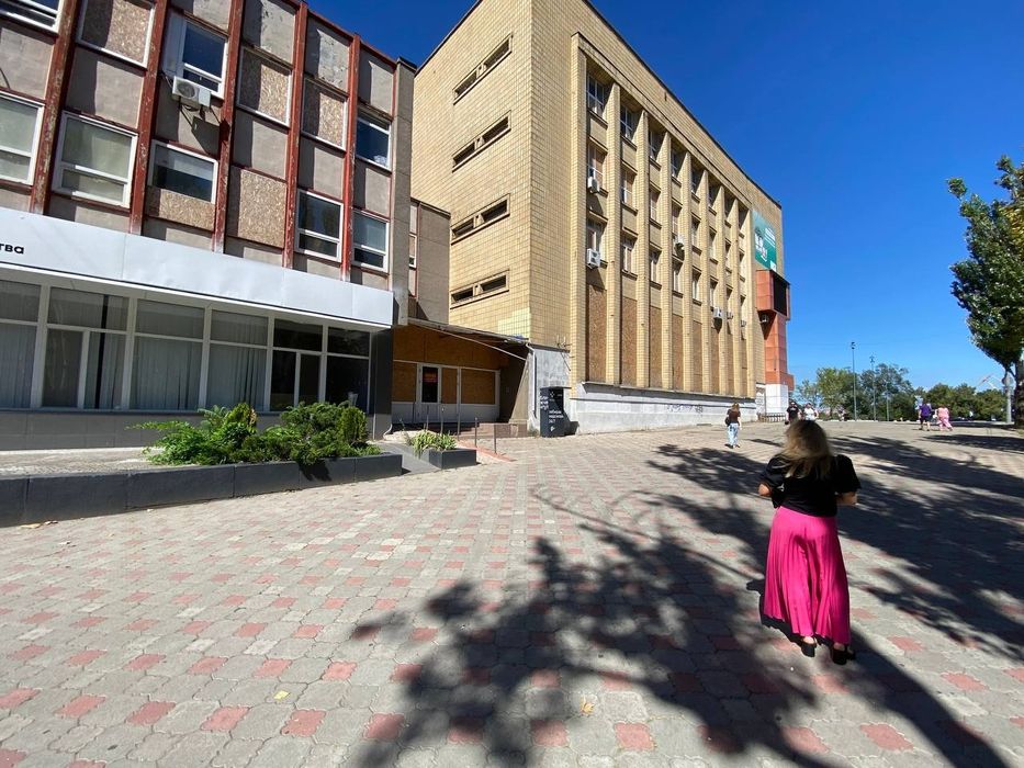 Аренда фасадного помещения на Соборной возле Адмиральской 80м 6000грн