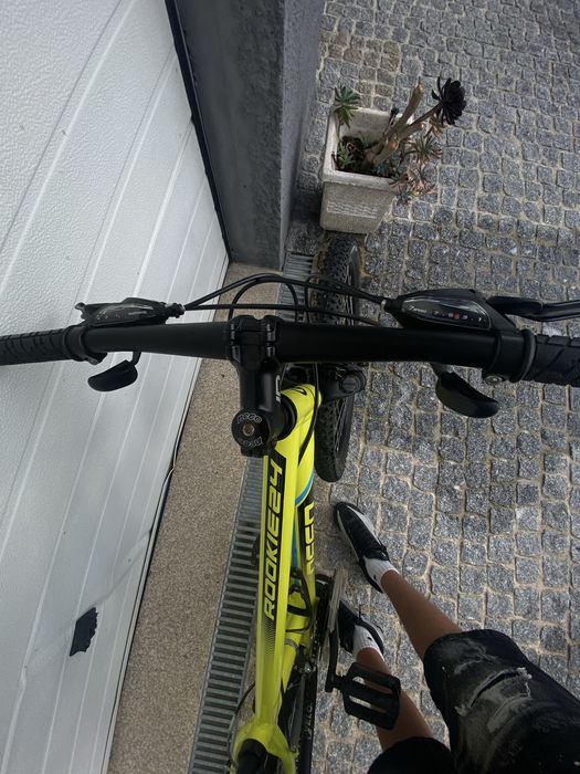 Bicicleta nova sembmuito uso
