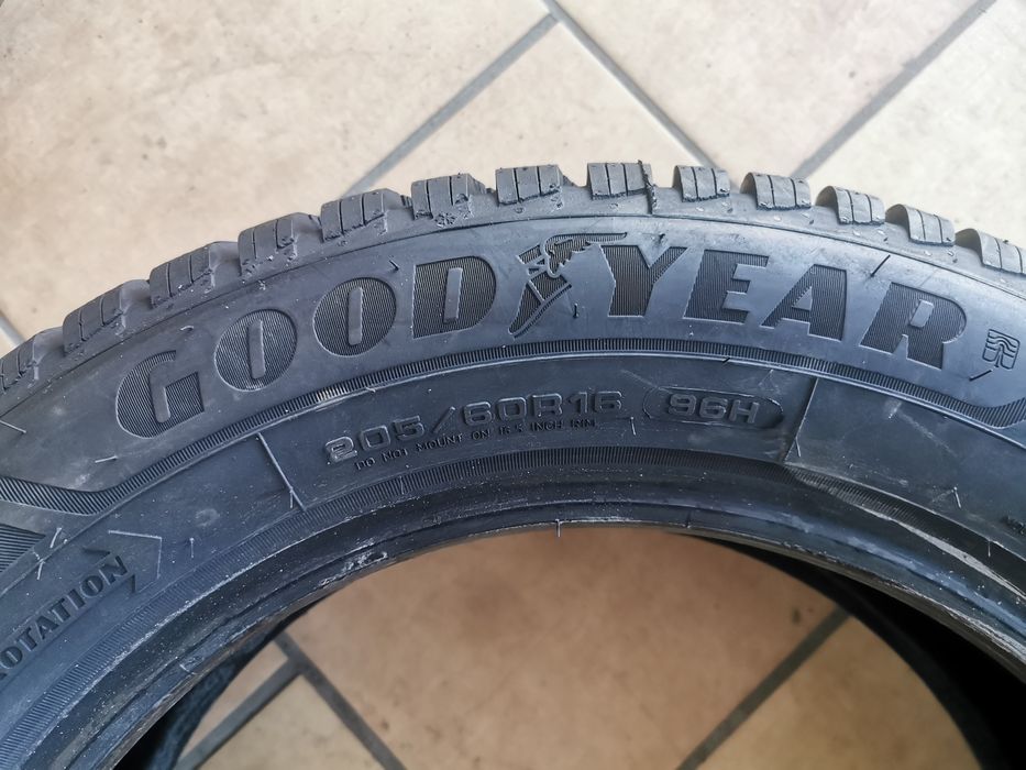 Para opon nowych 205/60R16 96H Goodyear UltraGrip 9+