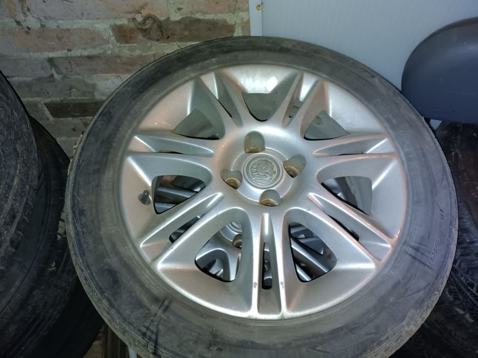Felgi aluminiowe z oponami