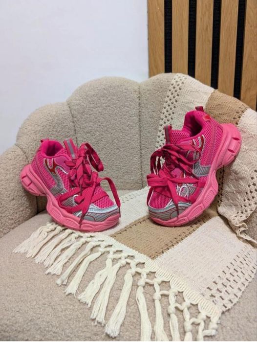 Модні кросівки весна 25-року