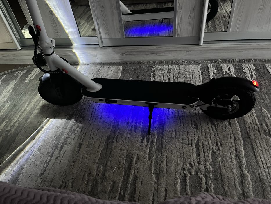 Терміново продам електросамокат CROSSER E9