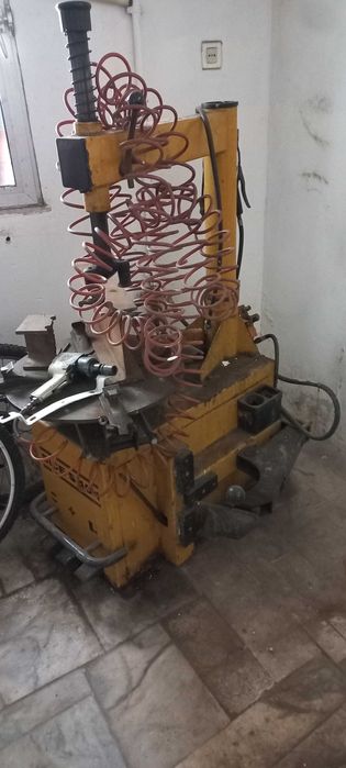 Maquina desmontar pneus