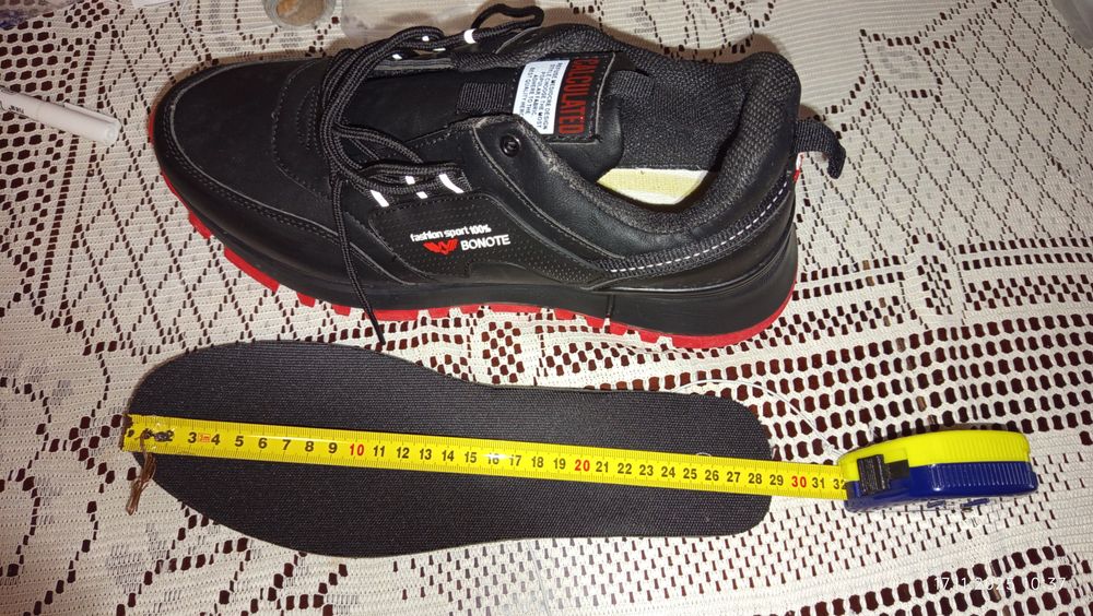 Кросівки  44-45р . Демисезон.