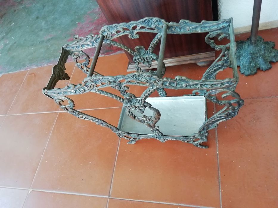Chapeleira antiga em latão