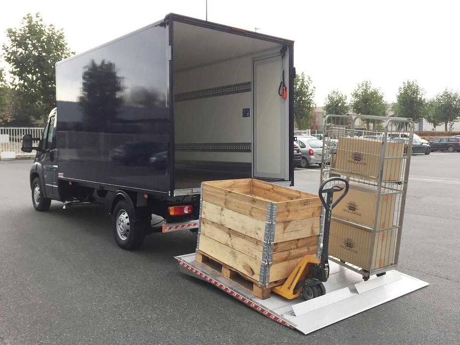 Грузоперевозки вантажні перевезення меблів гидроборт рокла доставка