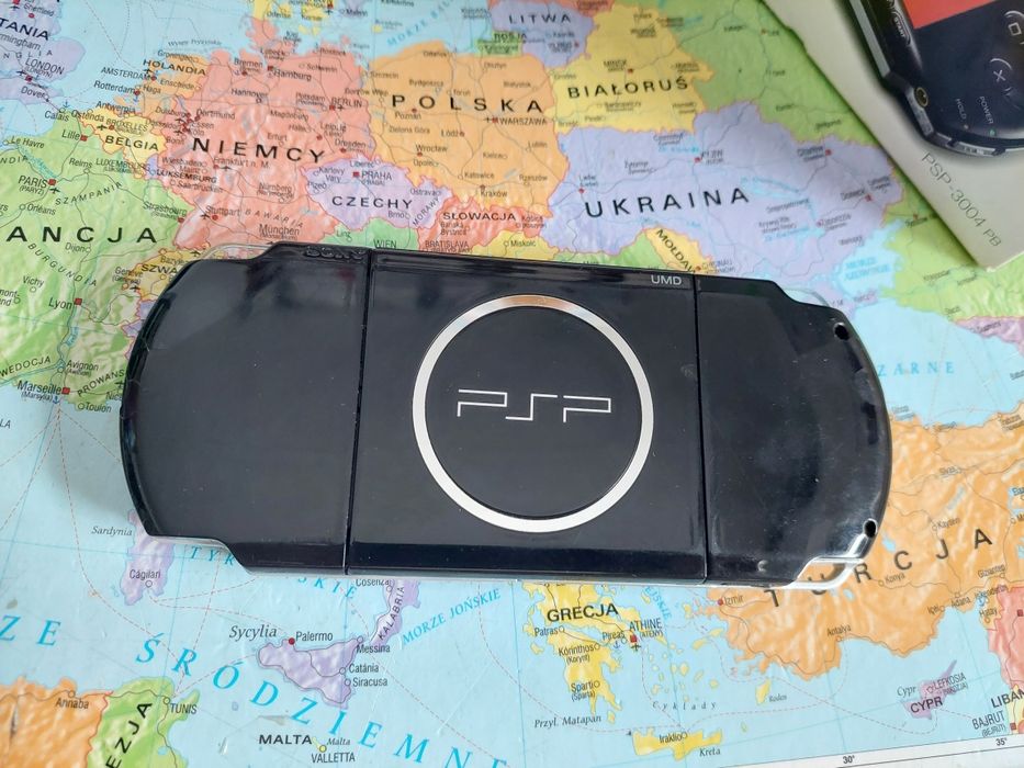 Konsola sony psp 3004 slim piano black zestaw 32gb 100 gier