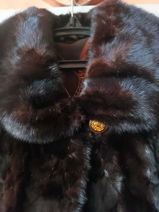 Продам норкову шубу