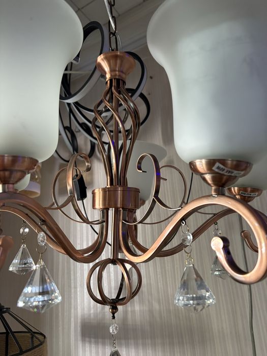 Класична люстра на пять плафонів