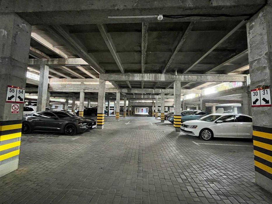 Паркомісце в центрі, ЖК Княгинин