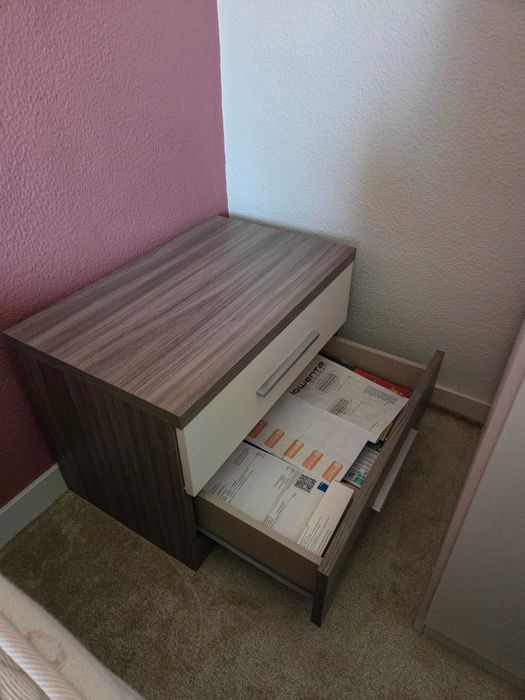 Mesas de cabeceira. 2 unidades