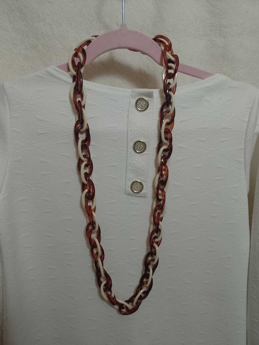 Długie, Bogato zdobione korale z Londynu, naszyjnik