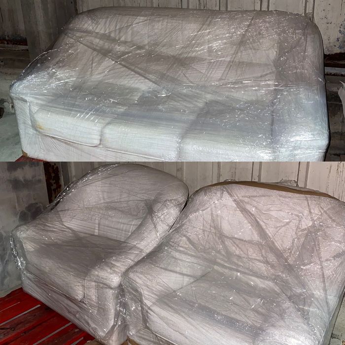 Sofá e poltronas brancas