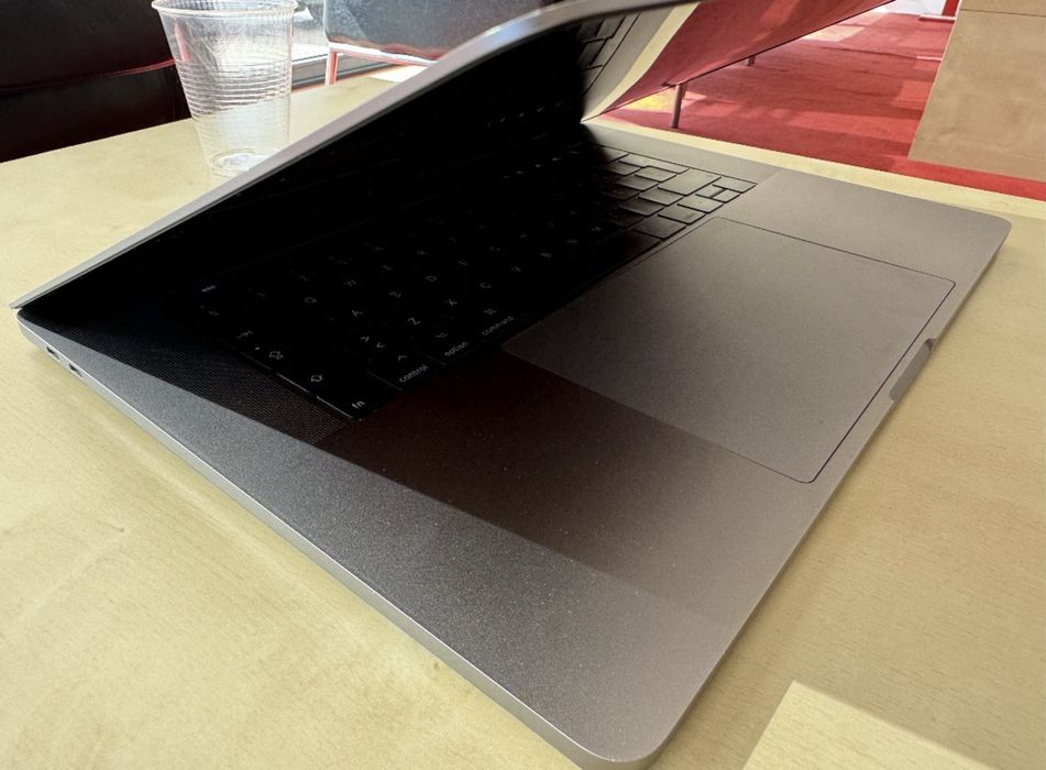 Macbook pro 15 retina Touch Bar I7 (16/512)