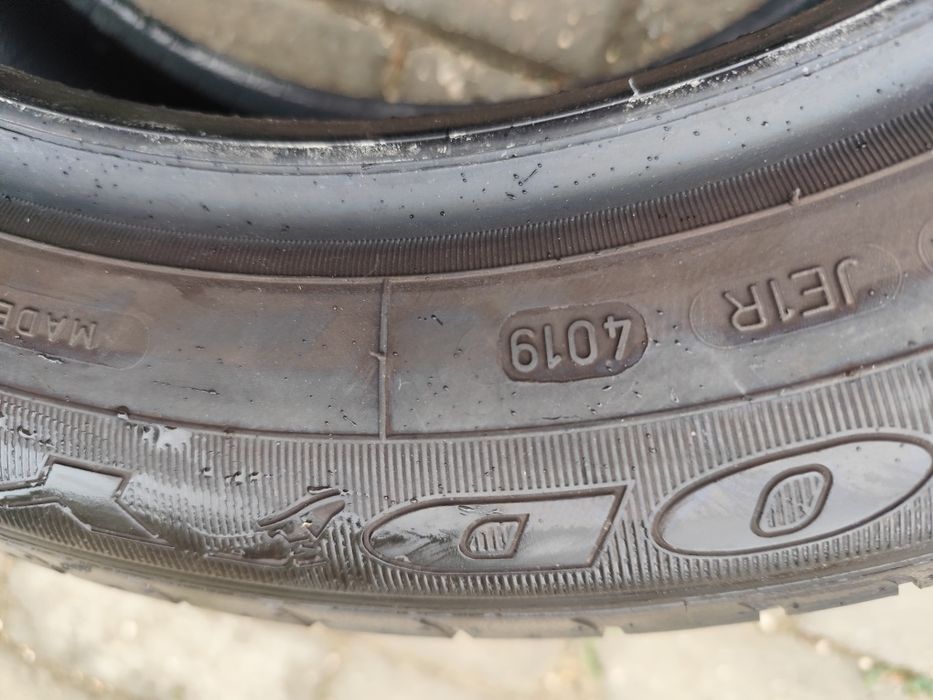 Pneus 195/60r16 Goodyear EfficientGrip ocasião