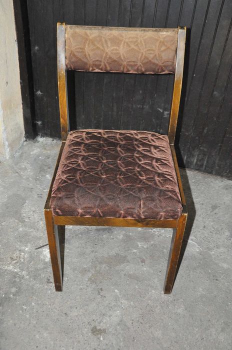 Oddam cztery krzesła