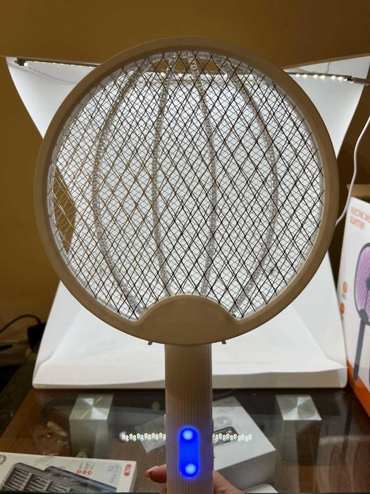 Електрична мухобійка-ракетка проти комах  із LED освітленням