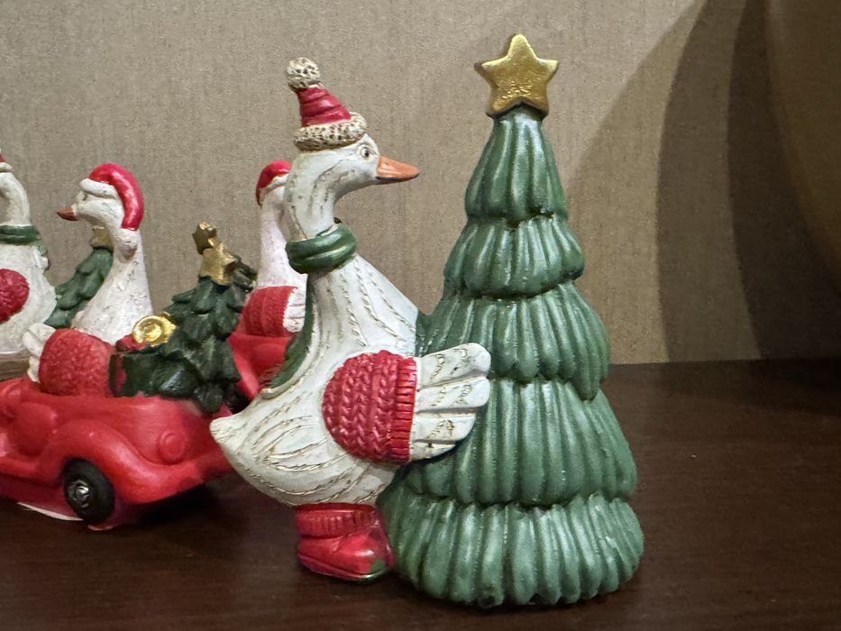 Новорічний декор прикраса / гуси статуетка