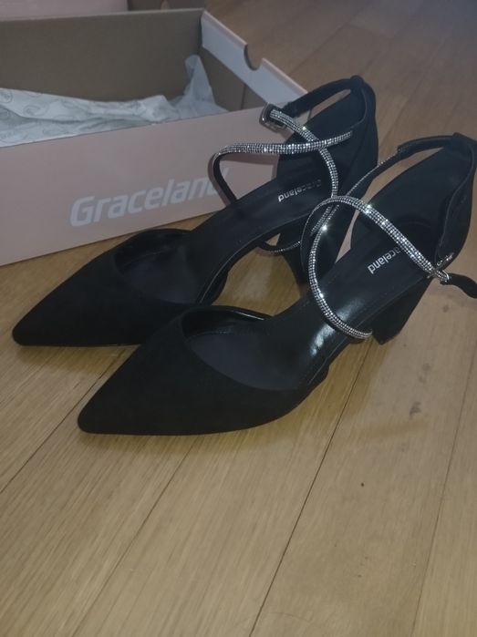 Sapatos de salto pretos