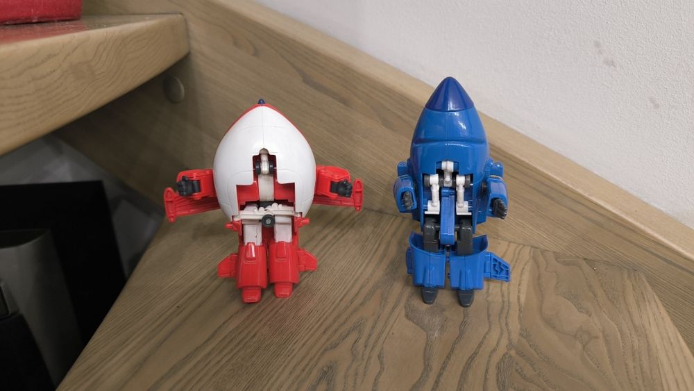 Super Wings Dżetek, Jett, Jerome, transformers