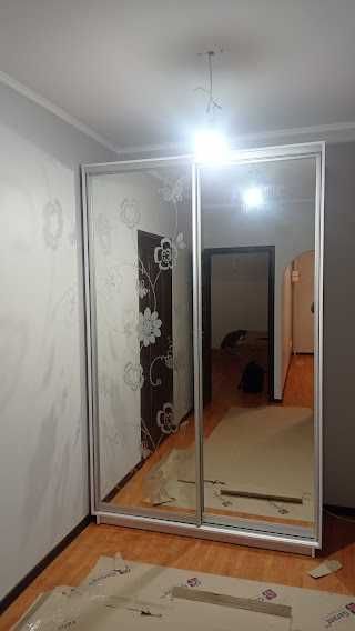 Шафа-купе, Біла шафа купе з дзеркалом в прихожу