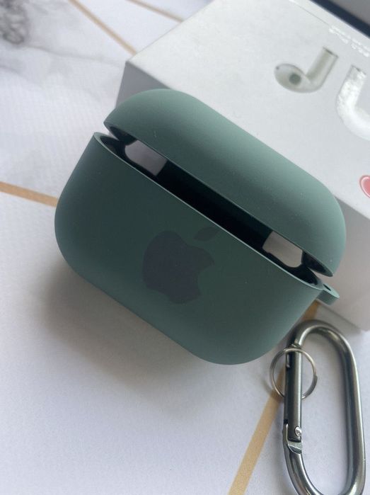 Силіконовий чохол для AirPods Pro 2 з логотипом.