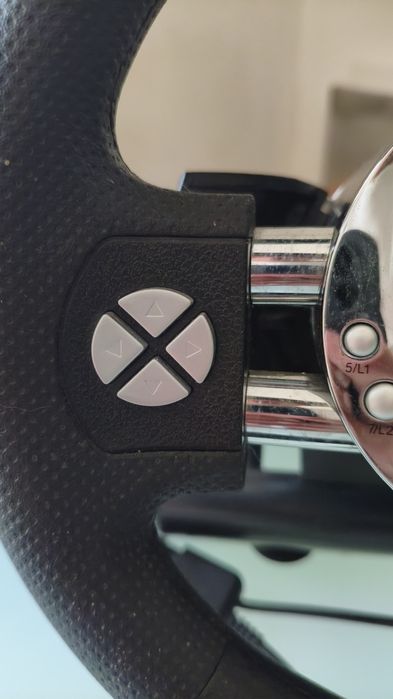 Volante com Pedais NGS para PC e consola