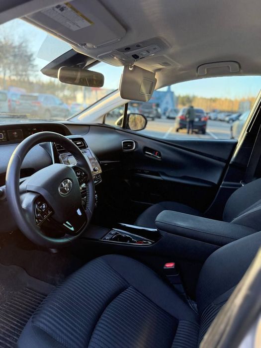 Оренда авто Toyota Prius Plug-In Hybrid, PHEV, Пріус. Аренда, прокат