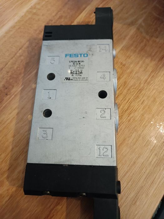 Elektro zawurFESTO . CPE24-M1H-5j-3/8