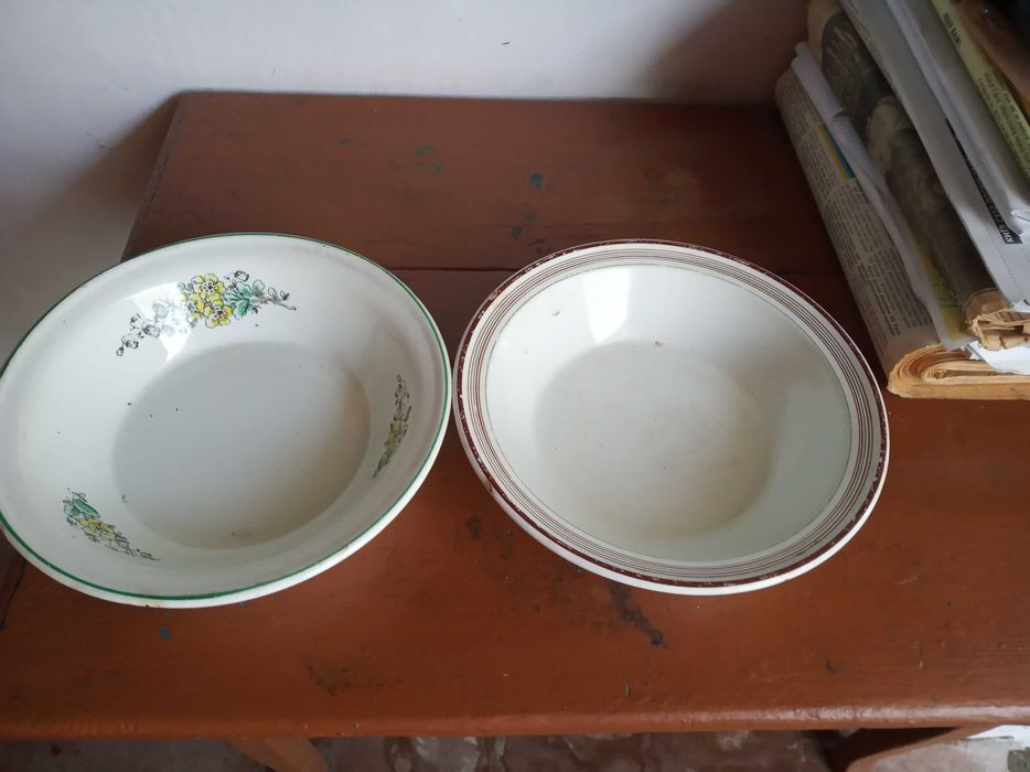 полумиски тарелки и емалированний миски