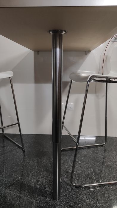 Conjunto mesa e cadeiras