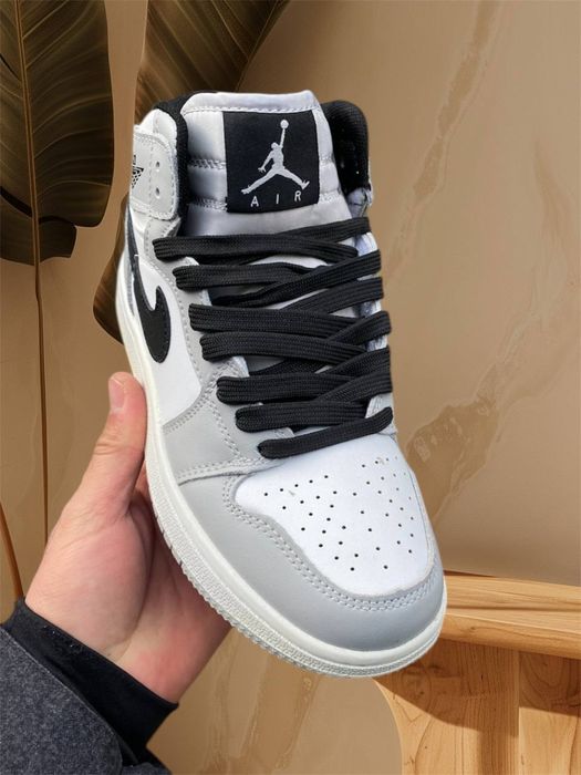 Стильные кроссовки для города и спорта