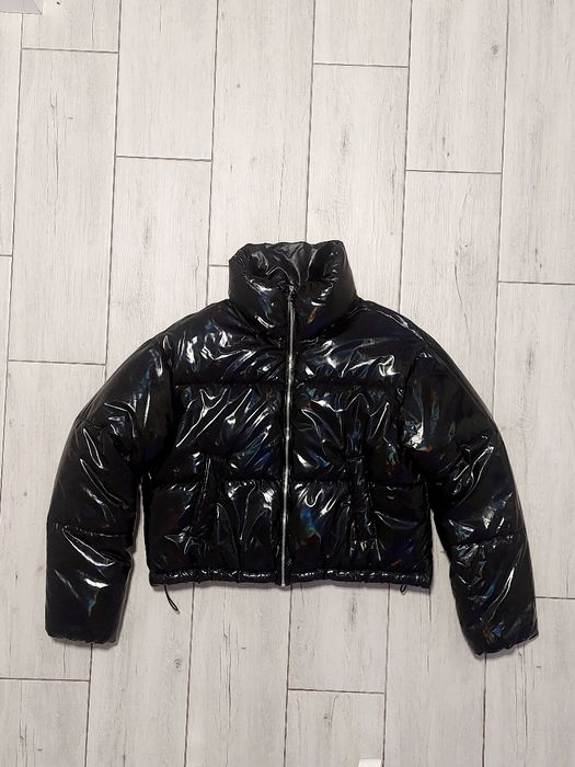 Czarna błyszcząca kurtka typu puffer metaliczna kurtka- Cropp L/40