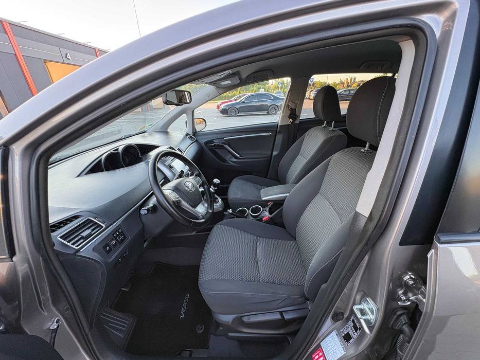 Toyota Verso 2014 року, 1.6 дизель 82 кВт, на гарній комплектації!