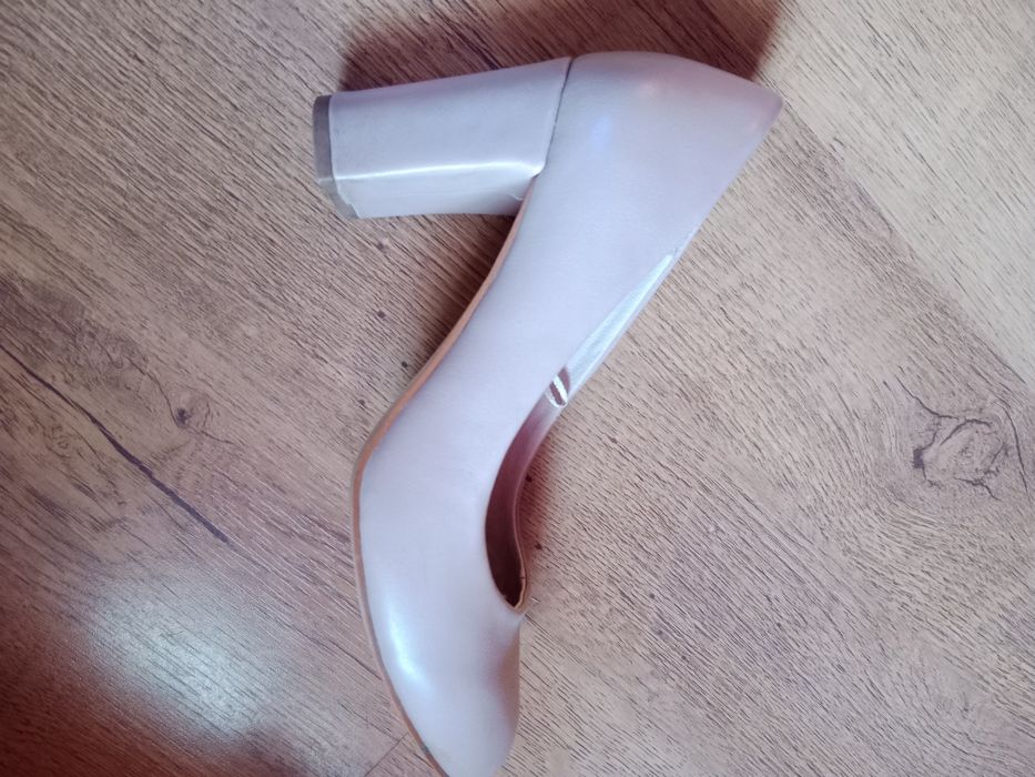 Buty  na obcasie stan dobry