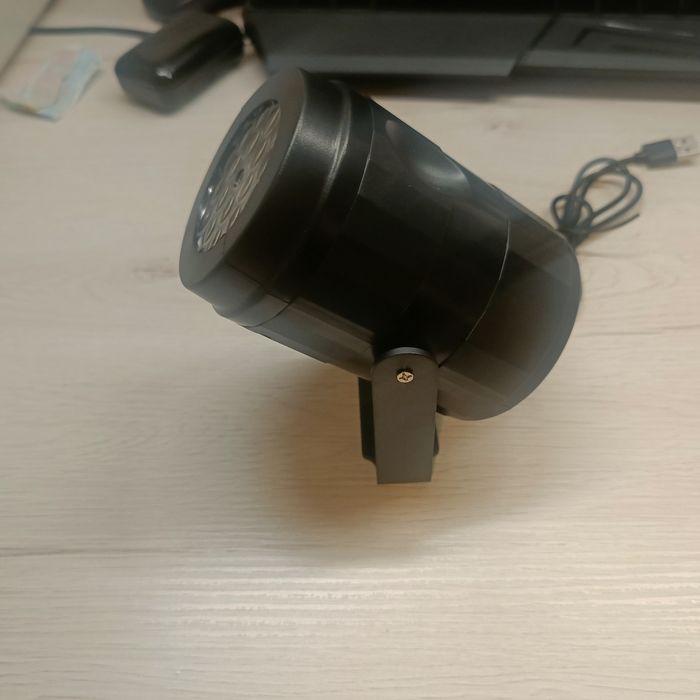 Nowy projektor śnieżynek na USB