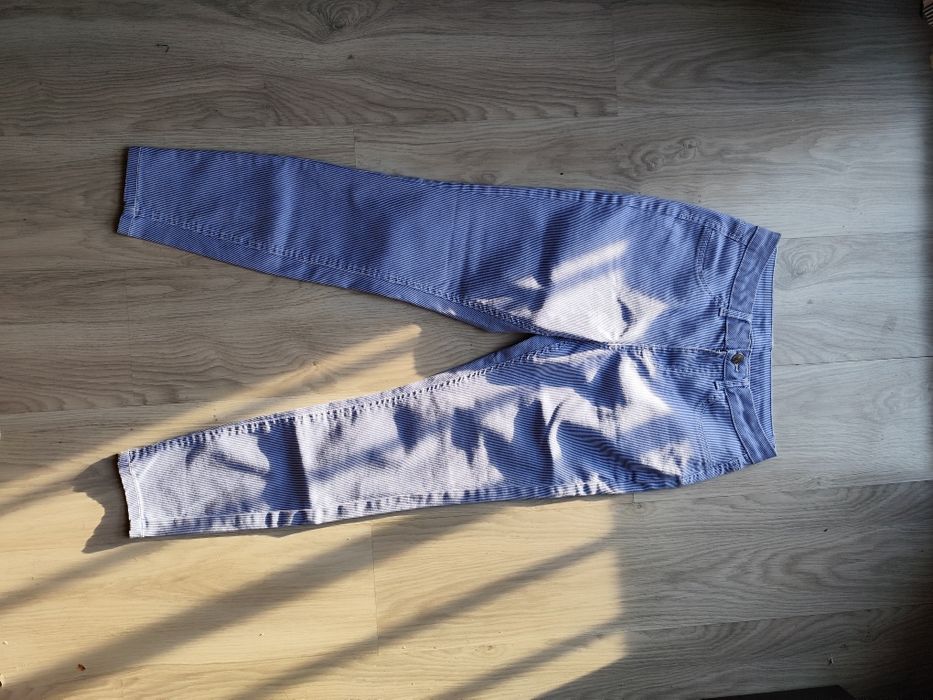 Beloved, spodnie damskie w paski rozmiar M dżinsy skinny
Rozmiar M, kolor niebieski