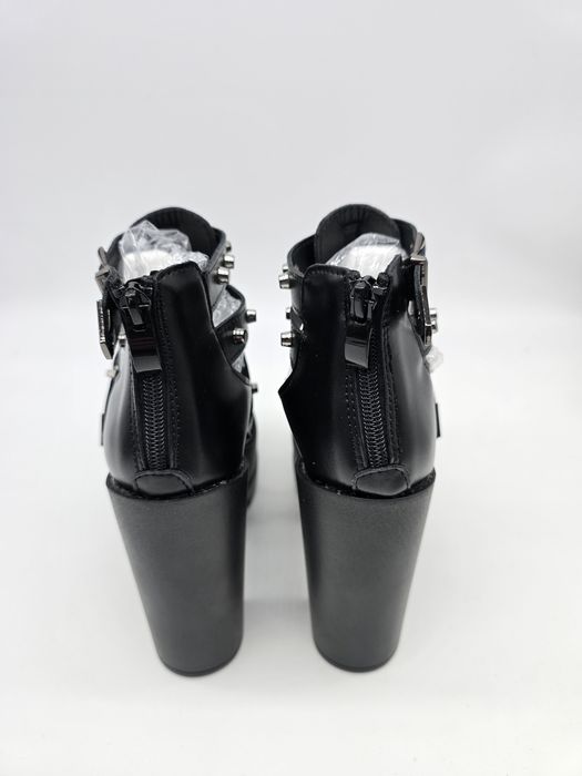 Botas estilo Rock / Metal / Gótico 
Número 36
Novas