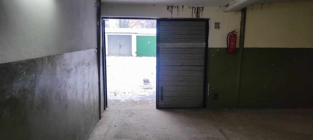 Sprzedam duży garaż 52m2