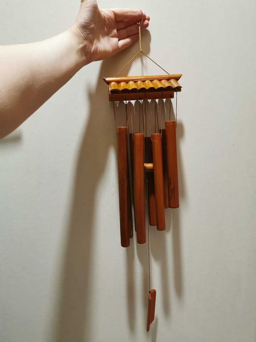 Ozdobne dzwonki wietrzne drewniane z daszkiem