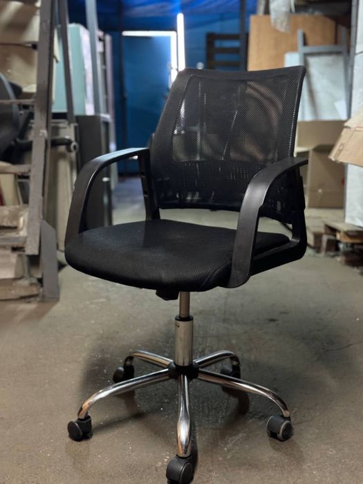 Розпродаж Офісних меблів Крісла стільці Кресла Стулья Диваны