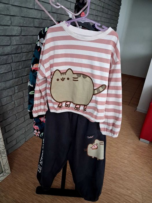 Bluza i spodnie dresowe rozm.128