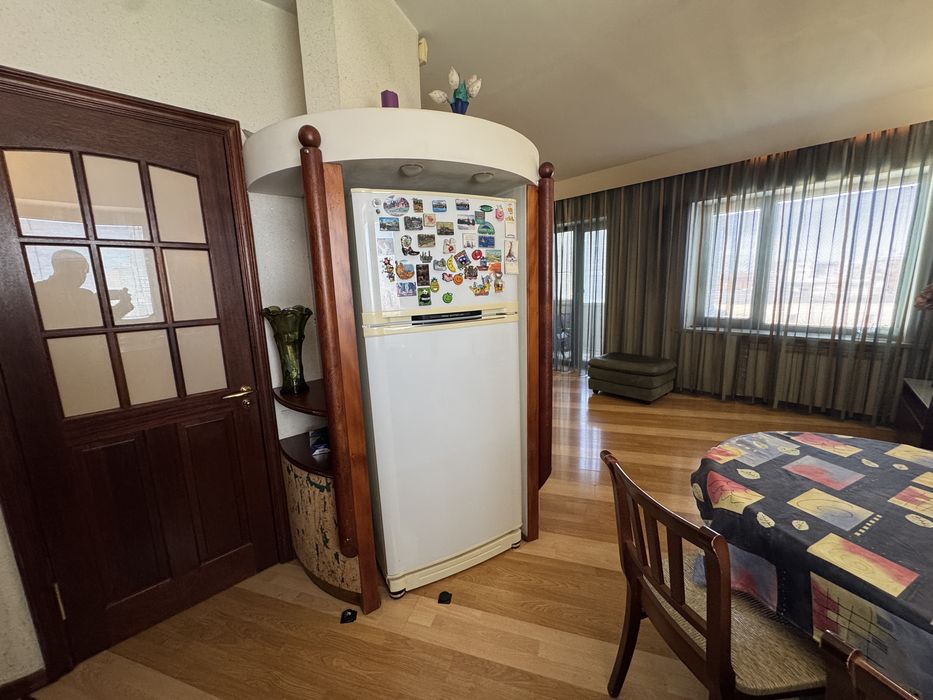 Продається простора 4-х кімнатна квартира в самому центрі Дніпра!