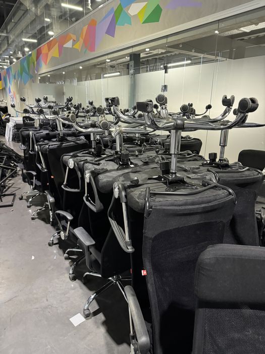 Офісні крісла сітка, шкіра, тканина б/у (стілець, стіл, тумба)