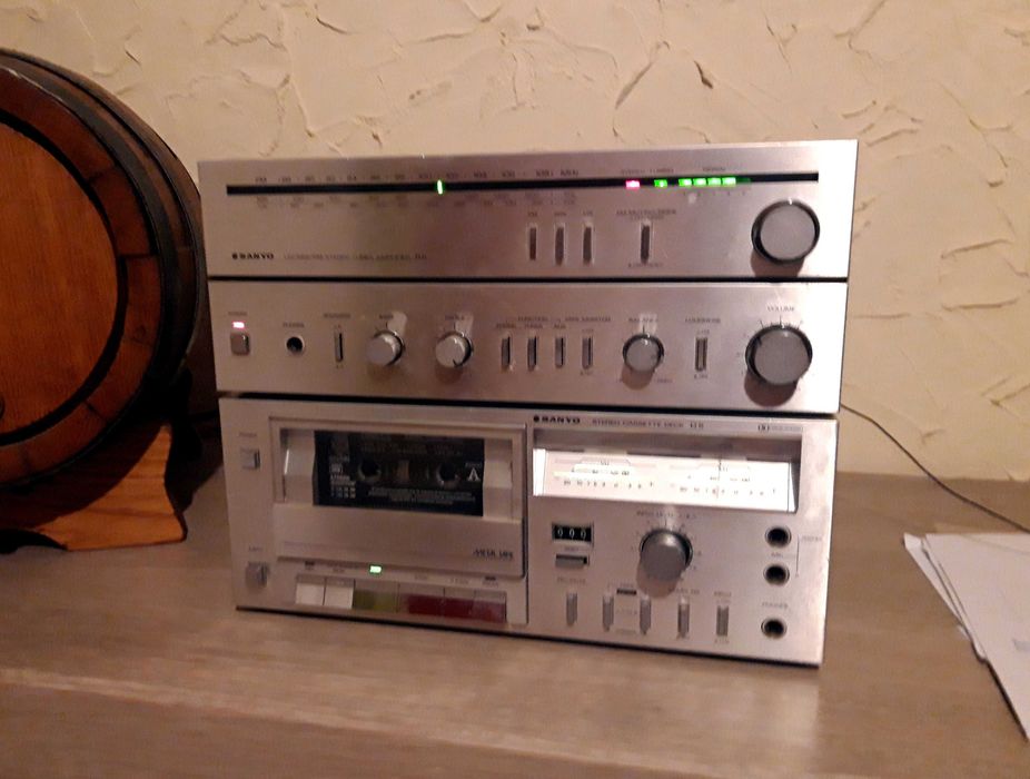 Japońska mini wieża "SANYO" model D5.