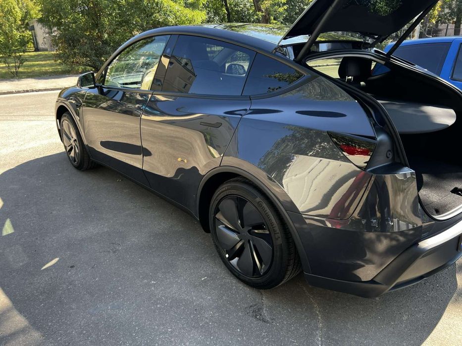 Продам Tesla model Y.