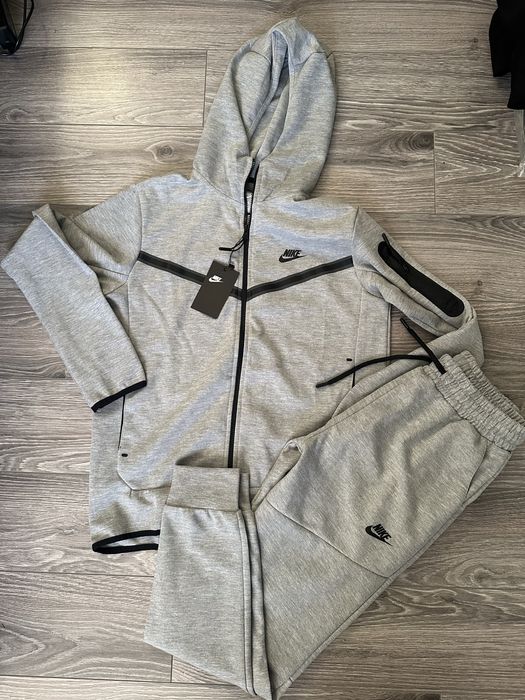 Nowy komplet rozmiar M Nike tech fleece