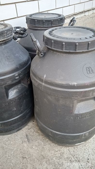 Бочка пластикова 60л