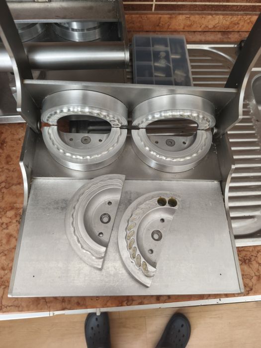 Máquina de fazer empanadas industrial com molde e identificador