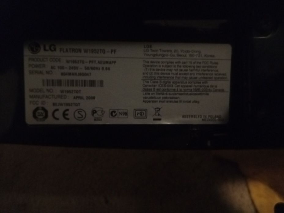 Monitor LG mały sprawny w dobrym stanie i klawiatura gratis